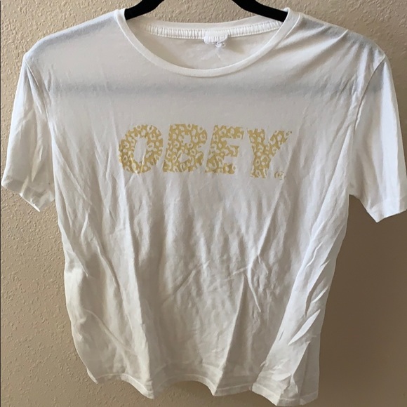 obey T-shirt - Picture 1 of 1